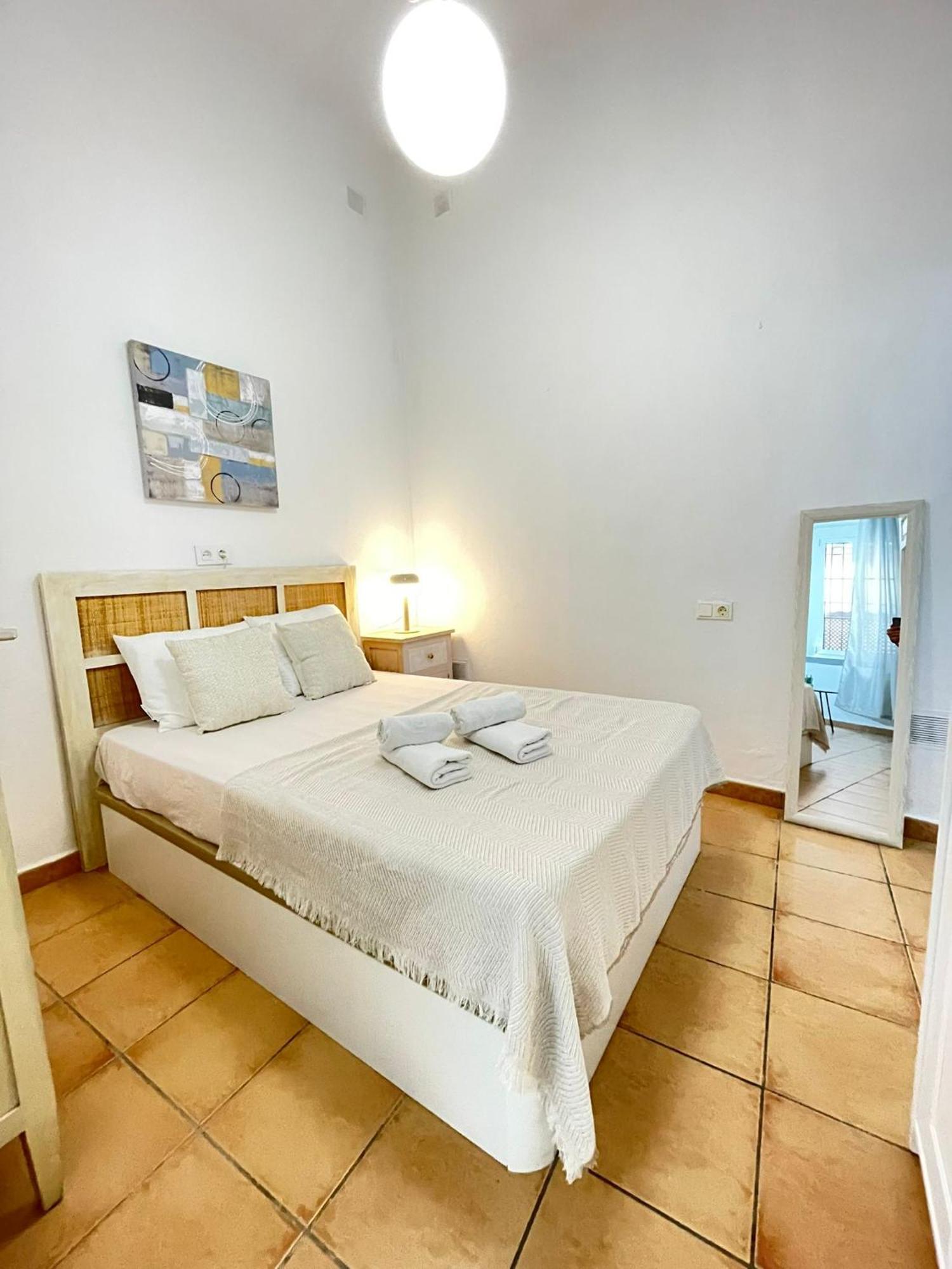 Апартаменты Santa Paula. Centrico Y Acogedor. Севилья Экстерьер фото